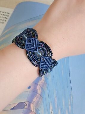 Handmade Blue Beaded Macramé Bracelet with Natural Aquamarine